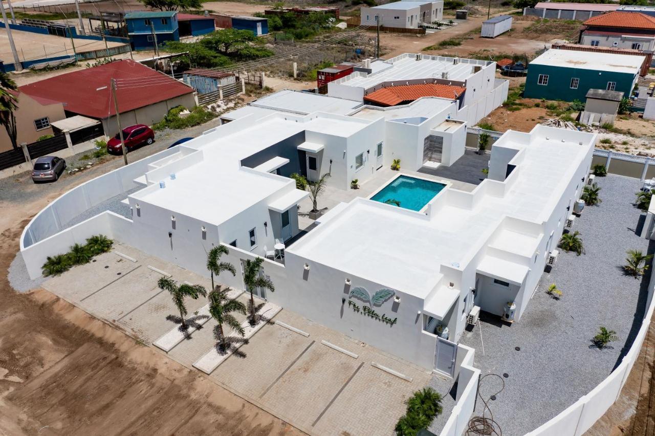 The Palm Leaf Apartments Noord Exterior foto