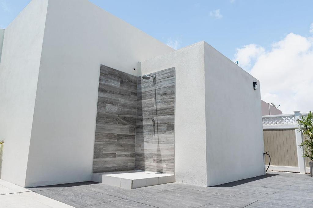 The Palm Leaf Apartments Noord Exterior foto